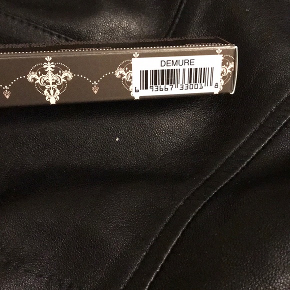 Girlactik Beauty matte Lip Paint in Demure! 💋 - Picture 2 of 3